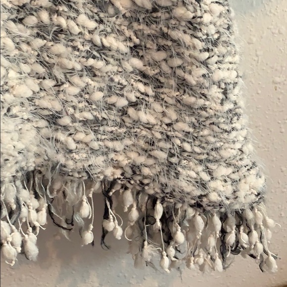 Cozy, Soft Spring Fringe Sweater - Picture 4 of 4